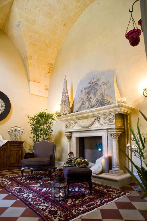 Palazzo Delle Viole Bed & Breakfast Oria  Bagian luar foto