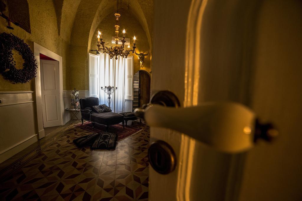Palazzo Delle Viole Bed & Breakfast Oria  Bagian luar foto