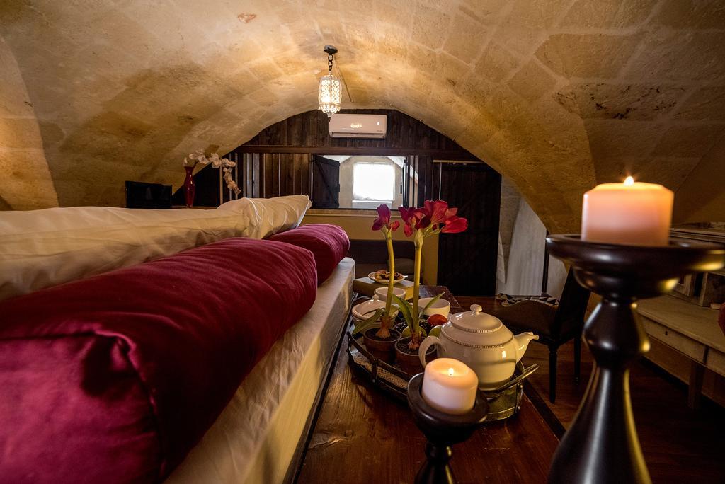 Palazzo Delle Viole Bed & Breakfast Oria  Bagian luar foto