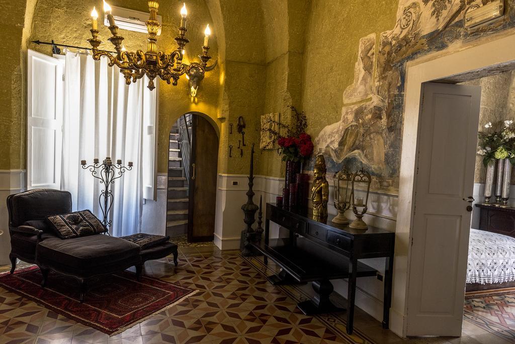 Palazzo Delle Viole Bed & Breakfast Oria  Bagian luar foto