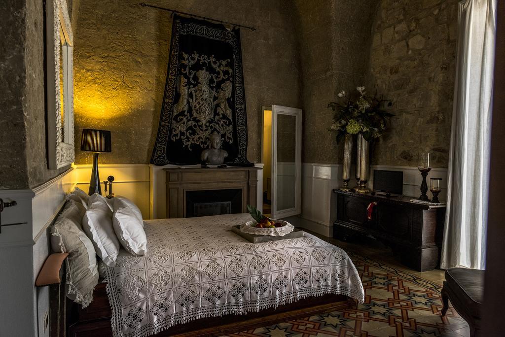 Palazzo Delle Viole Bed & Breakfast Oria  Bagian luar foto