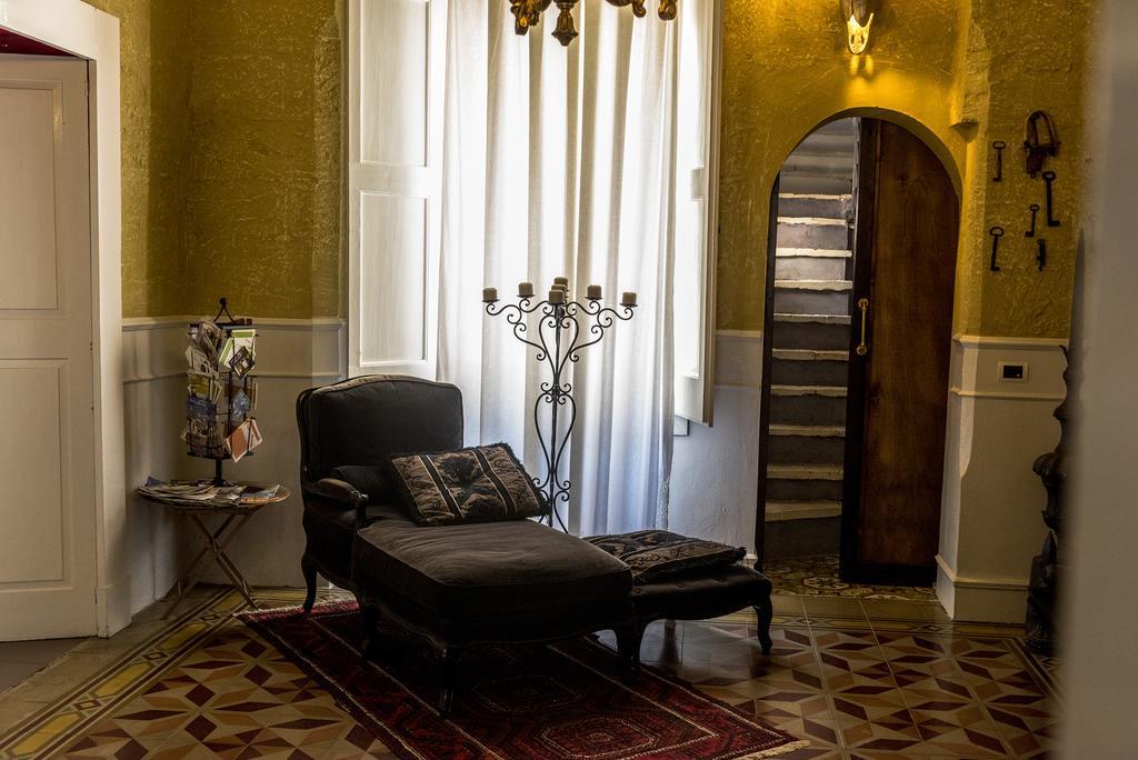 Palazzo Delle Viole Bed & Breakfast Oria  Bagian luar foto