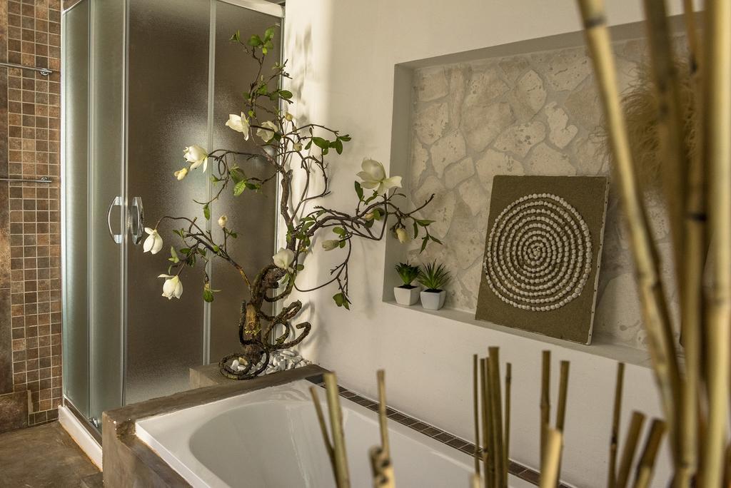 Palazzo Delle Viole Bed & Breakfast Oria  Bagian luar foto