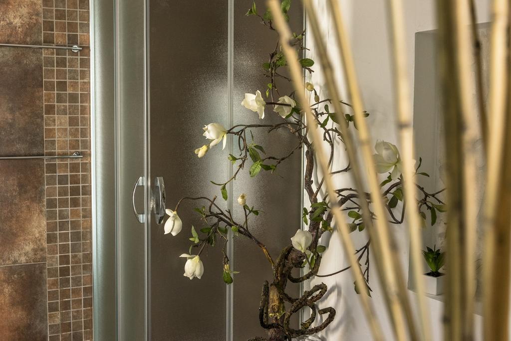 Palazzo Delle Viole Bed & Breakfast Oria  Bagian luar foto